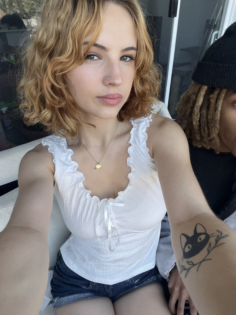 simone_eeee's tweet photo. la air does me so good https://t.co/J7LZtuZWUa