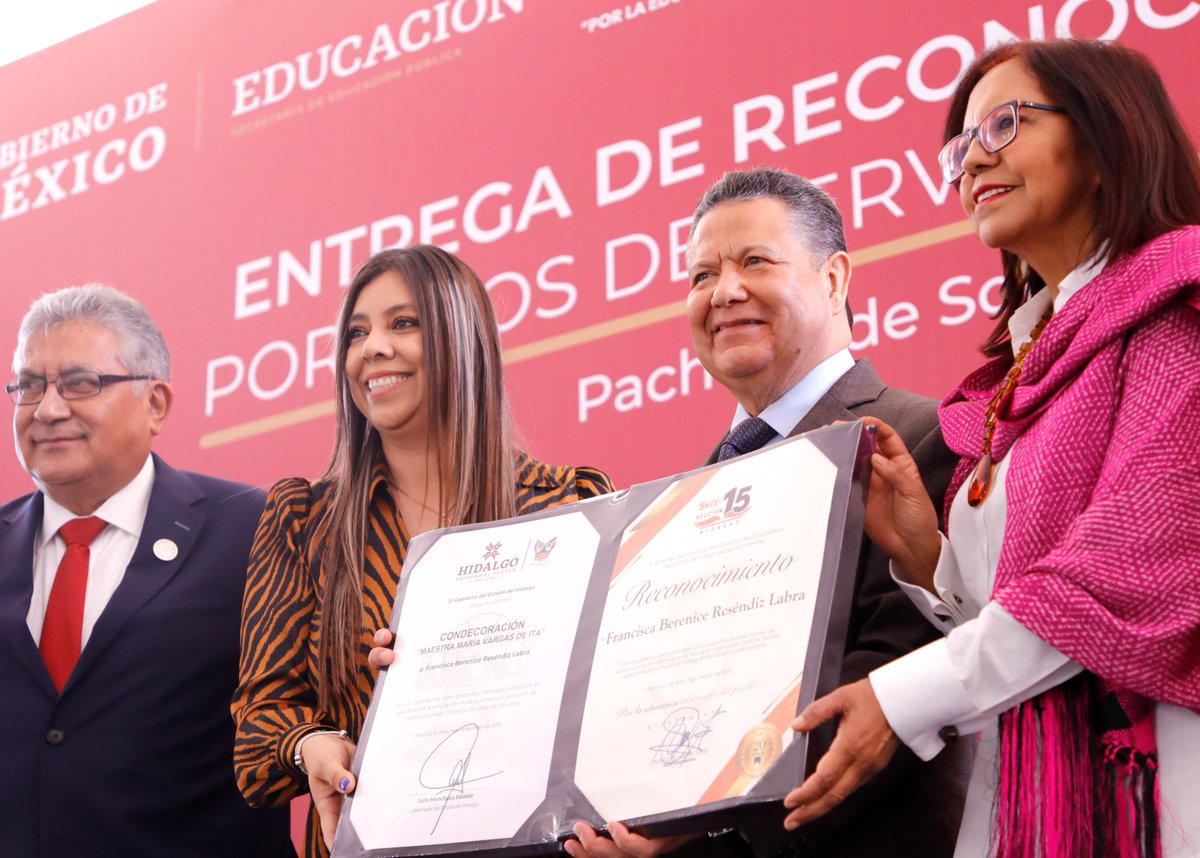 juliomenchaca_'s tweet photo. Mi reconocimiento a las y los maestros que han dedicado su vida a enseñar e inspirar a las y los estudiantes del estado.

Agradezco al SNTE la invitación a esta entrega de galardones como muestra del valor que tienen los docentes en nuestra sociedad.

#ConEducaciónHayTransformación