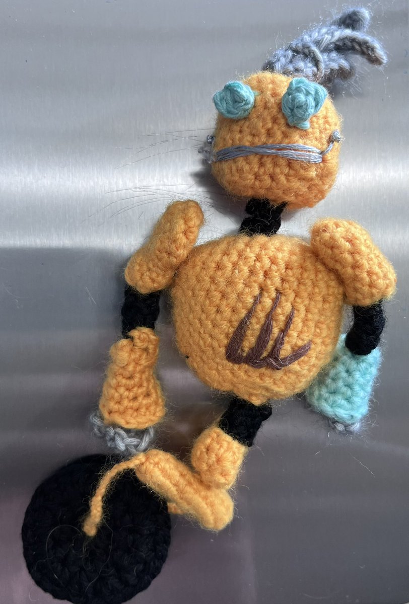 Journeylady's tweet photo. I got in to crochet just to see if I could make a crochet FCG and I think I did it!!#CriticalRole @samriegel @CriticalRole https://t.co/8bNXE32gLk