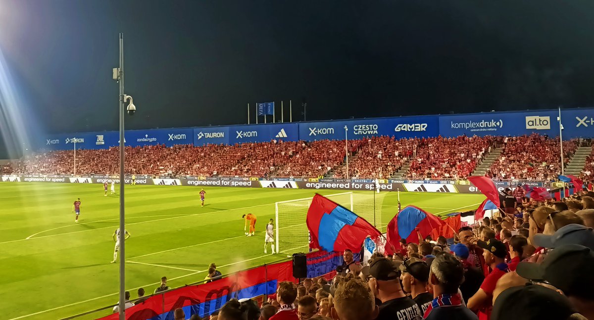 DanielsenAxedal's tweet photo. Surreal: Champions League football in a stadium that consists of only emergency stands. It has been one crazy experience in Częstochowa, Raków wins 1-0! 🇵🇱 #groundhopper #groundhopping #raków #RCZFCF #UCL #polska https://t.co/ZRI1ufDA7N