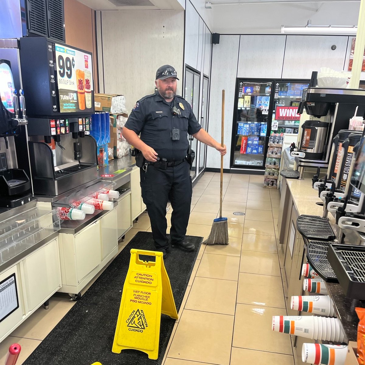 Aurora Police Dept tweet media