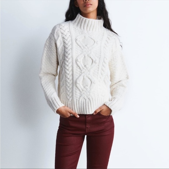 SandyHamilton65's tweet photo. So good I had to share! Check out all the items I'm loving on @Poshmarkapp #poshmark #fashion #style #shopmycloset #zara #lululemonathletica: https://t.co/hm8gNHwXxD https://t.co/bqng6hc1Ij