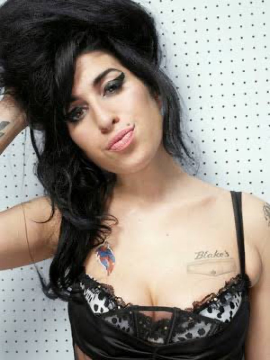 qrpress_'s tweet photo. Amy Winehouse https://t.co/vDLEelbibU