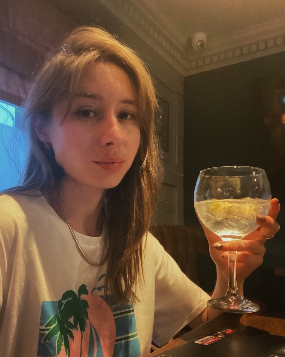 Low res and knackered but v happy to finally share that I’ve been promoted to Senior Science Writer @Tech_Networks! Celebrating with a G&T 🍸 P.S Threads heard about this first 😎 #ScienceTwitter #AltAc #Threads