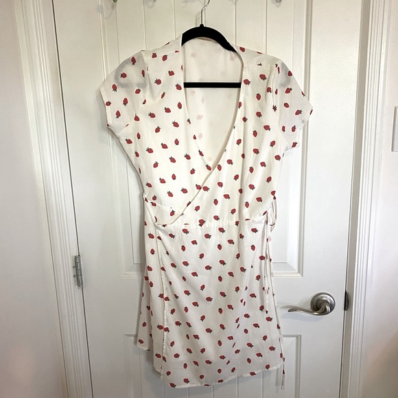 _thriftincloud's tweet photo. So good I had to share! Check out all the items I'm loving on @Poshmarkapp #poshmark #fashion #style #shopmycloset #vintage: https://t.co/zaJXi8UZgw https://t.co/S7cLwKwblH