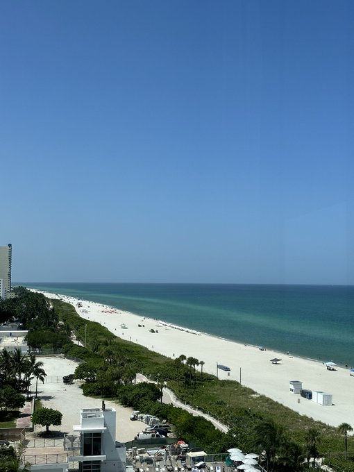 Грію пісічку https://t.co/yDjndXJxQR