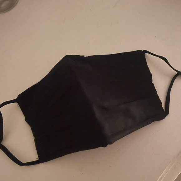 MichelleOhHello's tweet image. So good I had to share! Check out all the items I'm loving on @Poshmarkapp #poshmark #fashion #style #shopmycloset #sorel #figs #universalthread: posh.mk/323fwvr7lBb