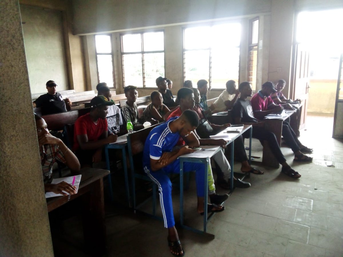 SEEES_UNIPORT's tweet photo. 300 level students fully engaged in the SEEES tutorials organiser by the society's body in preparation for the first semester examinations
βοΈβοΈ
#SEEESUNIPORT
#MAKESEEESGREAT https://t.co/NLdU4jOBZz