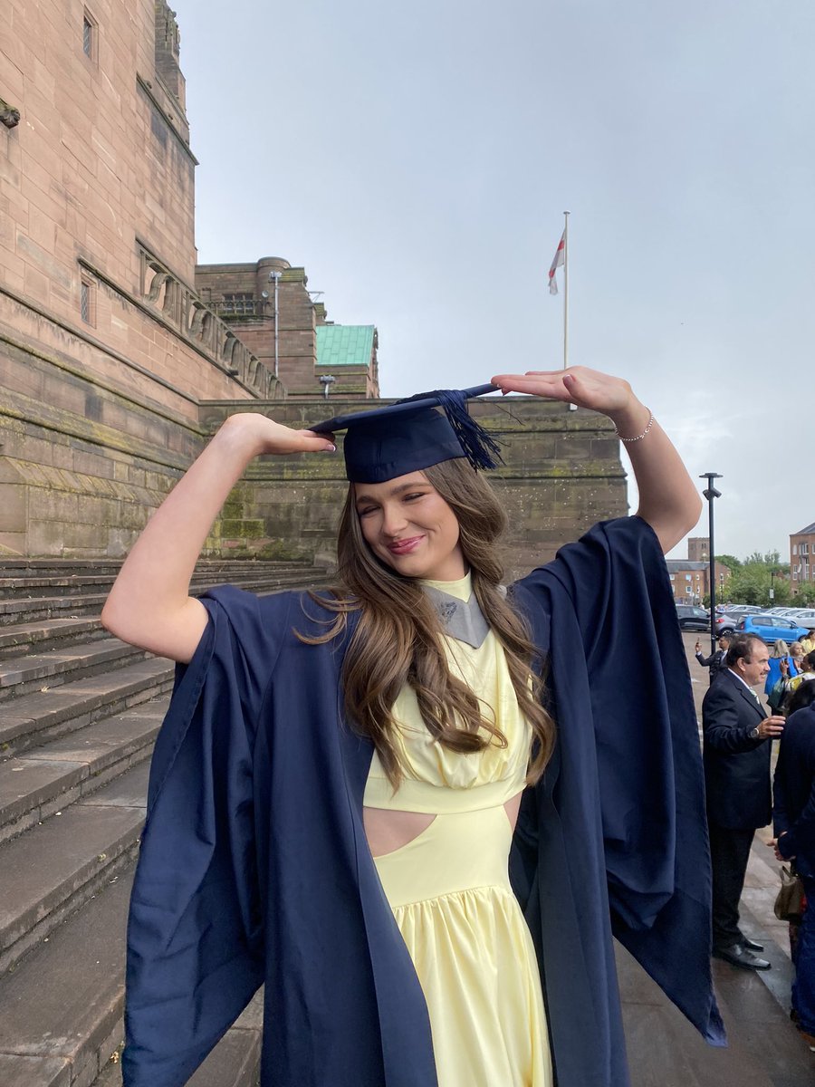 Chloe tweet media