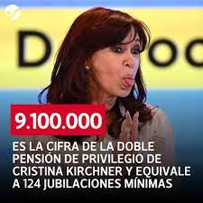christiansanzok's tweet photo. Cristina jura que le importan los jubilados. Mirá lo que cobra ella en comparación a "los de la mínima" https://t.co/96pv803LnS