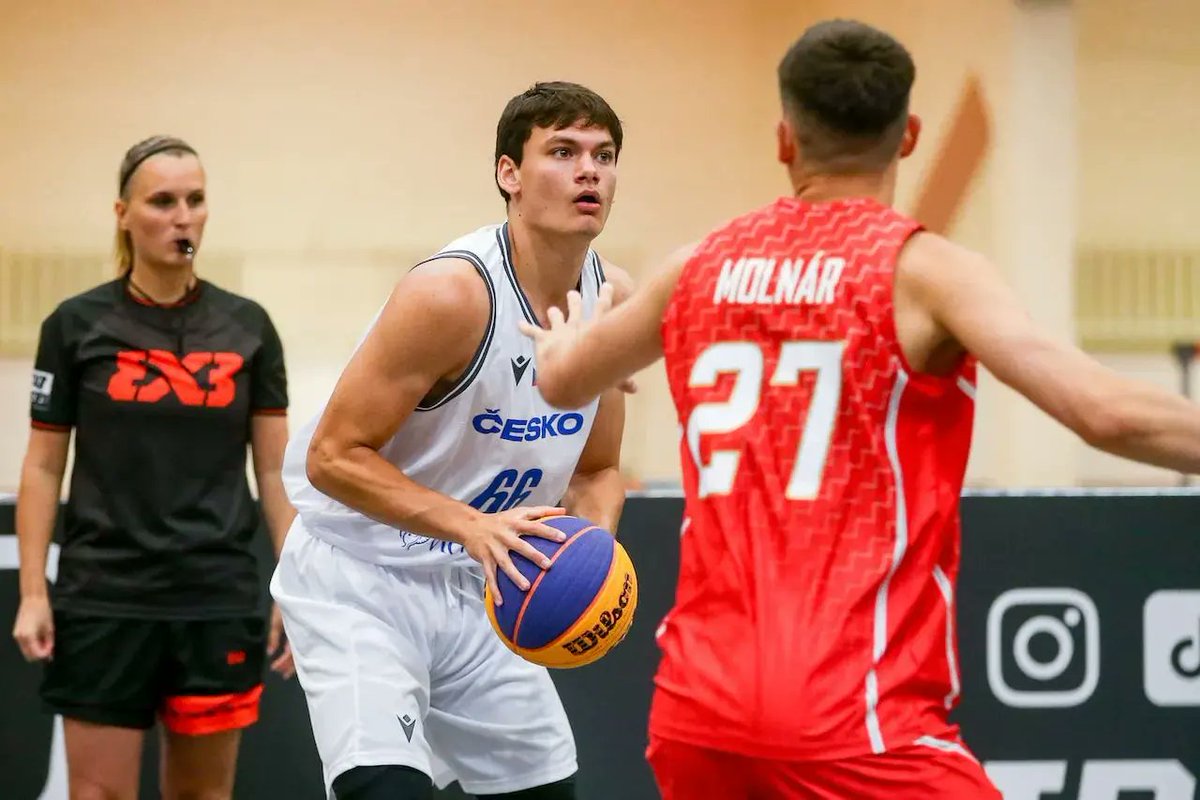 NHOSTRAVA2's tweet photo. 🇨🇿 Matyáš Janů náš klub reprezentuje na mezinárodní turnaji v 🇱🇹 v 3x3 basketbalu v kategorii U21. Nyní ho spolu s jeho spoluhráči čeká boj o postup do finále, které je pak naplánováno v září v Mongolsku. #nhostrava #3x3basketball #czech https://t.co/9crR7ZVLbQ