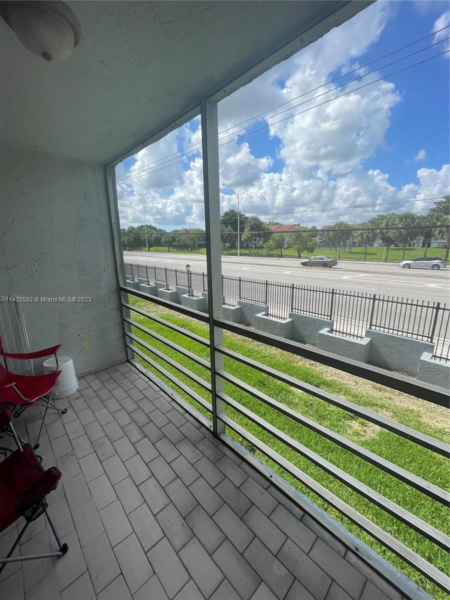 CarlaMatosRE's tweet photo. If you've been holding out for the perfect home, look no further. #homesweethome #newhome  https://t.co/jXZPUFDAsC https://t.co/H8Hkyd5iLW