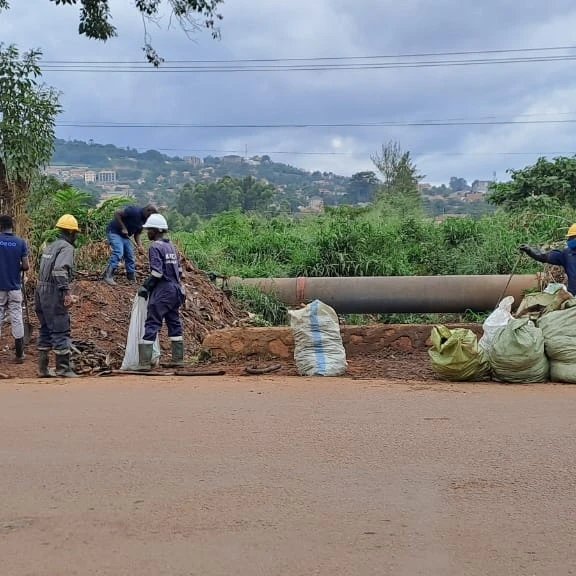 UgandaRangers's tweet photo. I am proud to say that collaborations between stakeholders #OEOO #GGGI #KCCA in the joint conservation efforts are producing much needed new ideas and solutions to the Lake Victoria aquatic pollution problem https://t.co/6BicvG0cGK