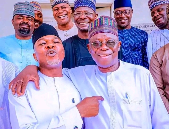 RamalanAj's tweet photo. NASARAWA STATE POWER TUSSLE!

POLITICS IS BEST LEFT TO POLITICIANS 🙌 https://t.co/6LREb7jLma