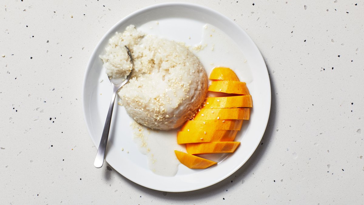Classic mango sticky rice is easy to make at home with just a knife, a pot, and a strainer. trib.al/GNOiQnW