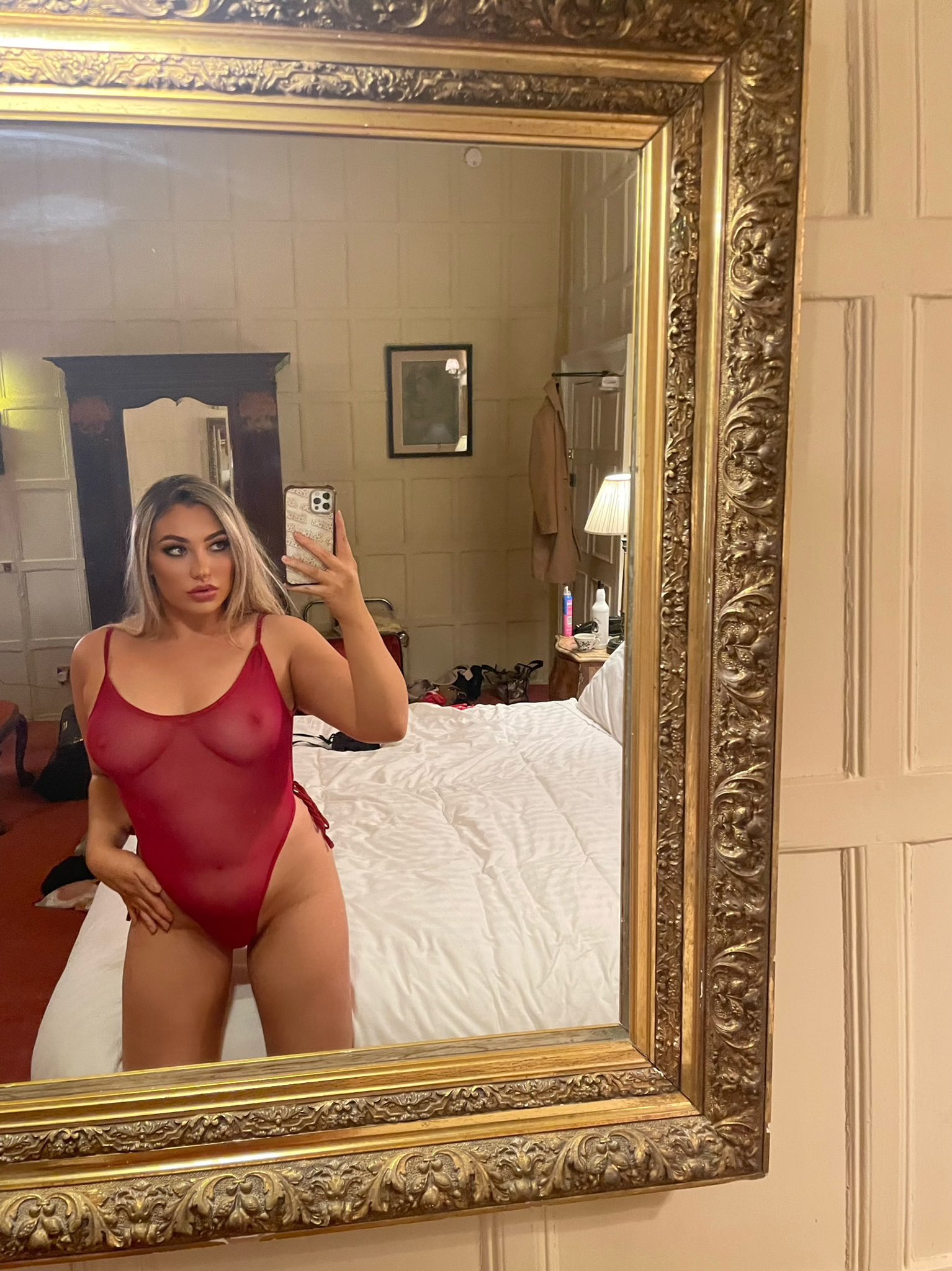 NINA WOOLLEY 💋 on Twitter: "Do I suit red? 🥰 ️ https://t.co/CB9iVEGg2H