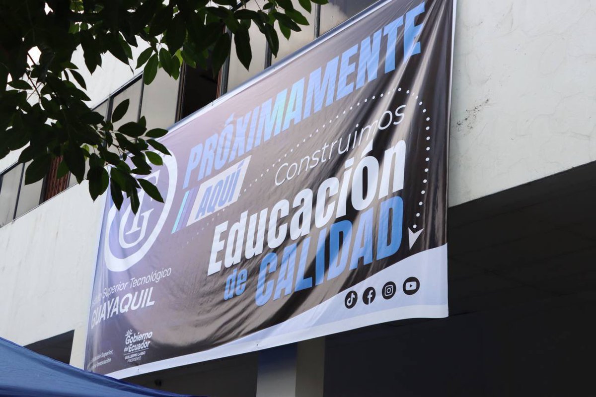 amontalvoch's tweet photo. ¡Seguimos cumpliendo sueños! Más de 3000 jóvenes podrán formarse en el nuevo campus del Instituto Superior Tecnológico Guayaquil, que funcionará en el Edificio Panamá, entregado hoy en calidad de transferencia de dominio por @inmobiliarec a la Senescyt. #NuestroTrabajoContinúa https://t.co/YmweYgSCzm