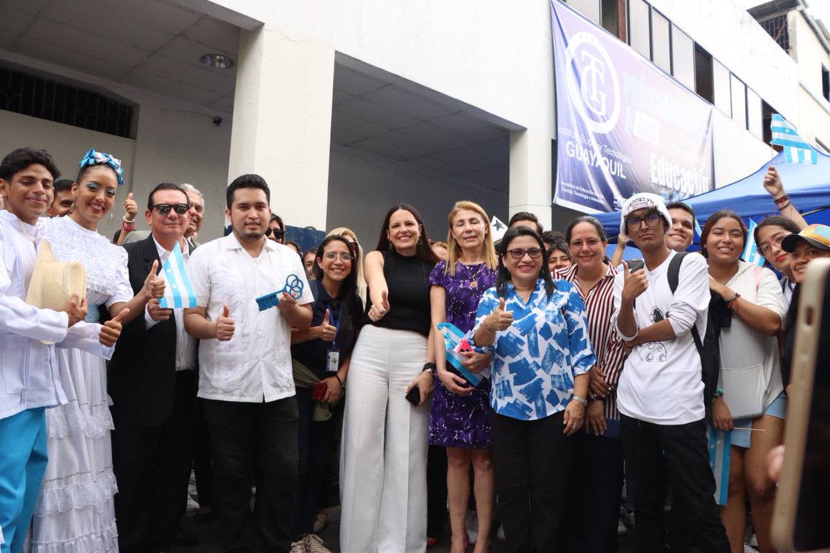 amontalvoch's tweet photo. ¡Seguimos cumpliendo sueños! Más de 3000 jóvenes podrán formarse en el nuevo campus del Instituto Superior Tecnológico Guayaquil, que funcionará en el Edificio Panamá, entregado hoy en calidad de transferencia de dominio por @inmobiliarec a la Senescyt. #NuestroTrabajoContinúa https://t.co/YmweYgSCzm