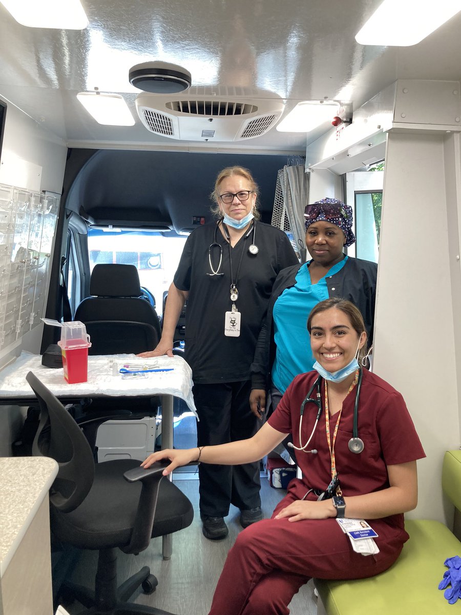 “I never knew something like this existed. This is amazing” - said by one of our patients today. @durhamtech students, @IMResidencyDuke residents & interns @ UNC EM provided the clinical care he needed as well as referrals for social services. #communitymedicine #healthequity