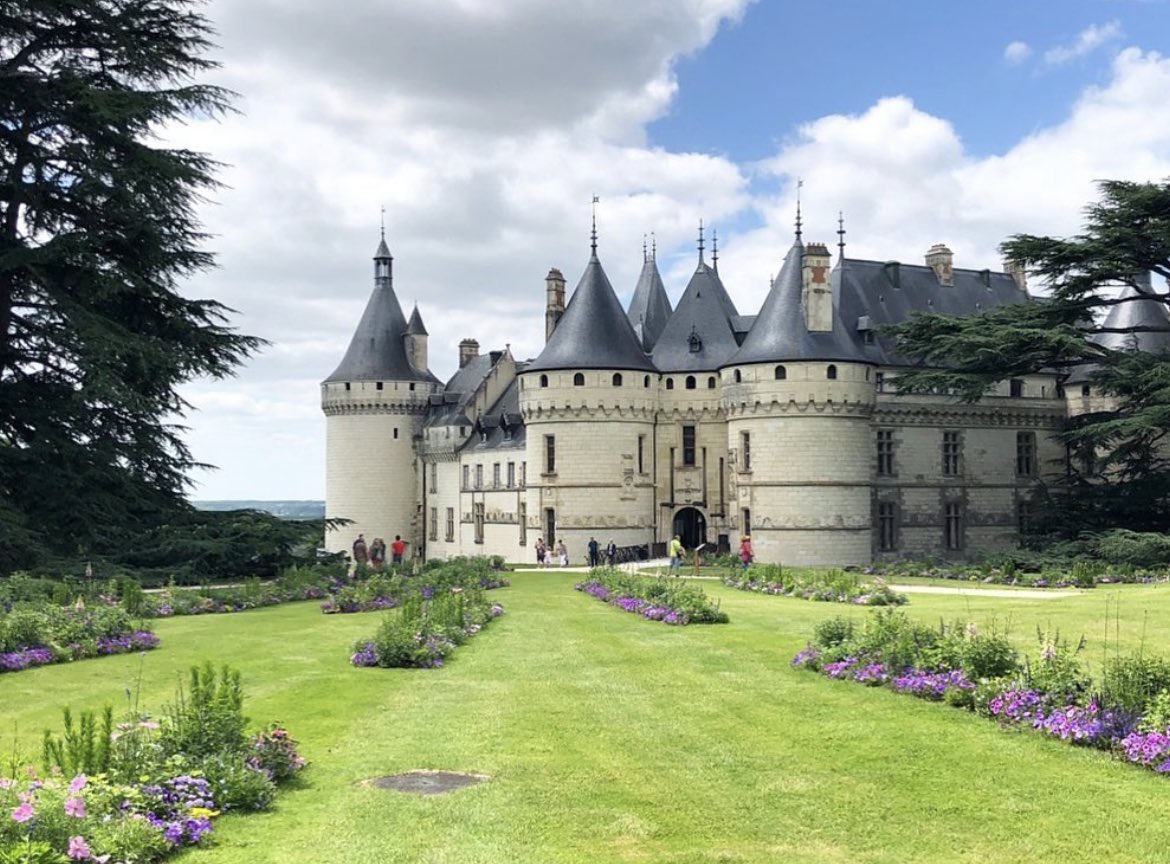 manonbna's tweet photo. @Culture_Crit Les Châteaux de la Loire 🏰💙 https://t.co/kzu4Ii3rnh