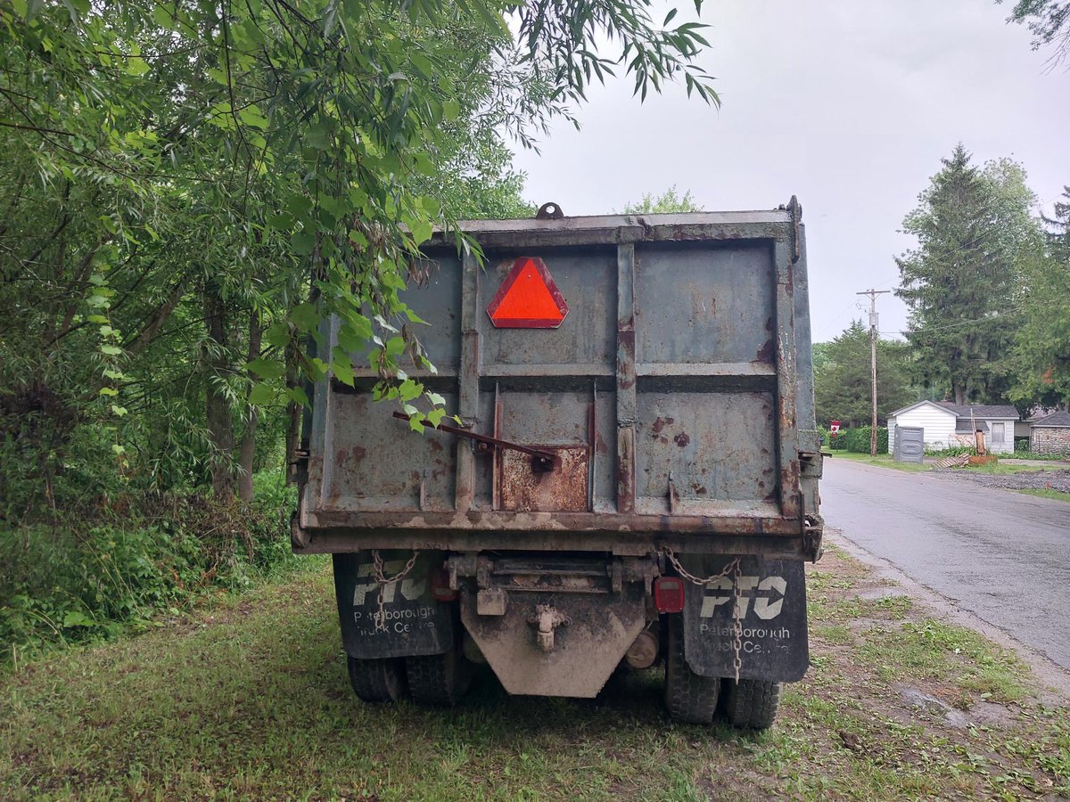 OPP_CR's tweet photo. #OrilliaOPP has been on patrol for #OperationSafeDriver which focuses on CMV enforcement. 
Officers responded to a dump truck collision in @Ramaratwp where the driver was not properly licensed, drove with the dump box open and drove away from scene of collision.  #DriveSmart https://t.co/UYQn7YsXj8