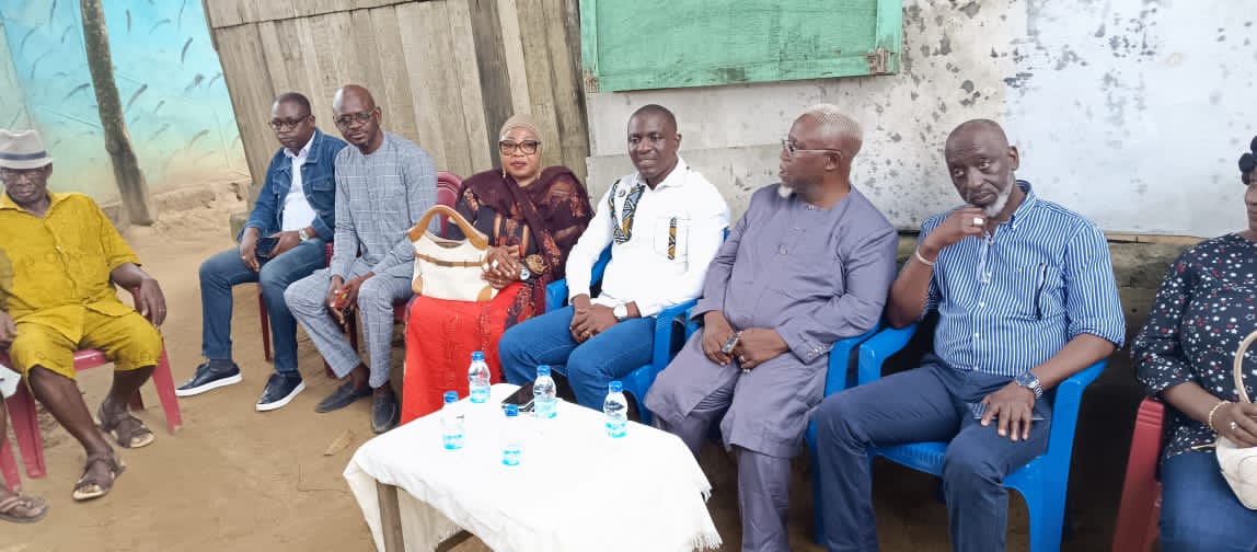 SBassemory's tweet photo. DÉLÉGATION GPS DE YOPOUGON : ACTIVITÉ SOCIALE/BYM AUX CÔTÉS D'UNE FEMME LEADER GPS ÉPLORÉE.

Le dimanche 09 juillet 2023, M. YÉO Mitantèh @YEOBABA7 alias BYM, Délégué Communal GPS-Yopougon accompagné d'une forte délégation est allé exprimer sa compassion à Mme Aka Jeanne...⤵️ https://t.co/AKSOC1Oshv