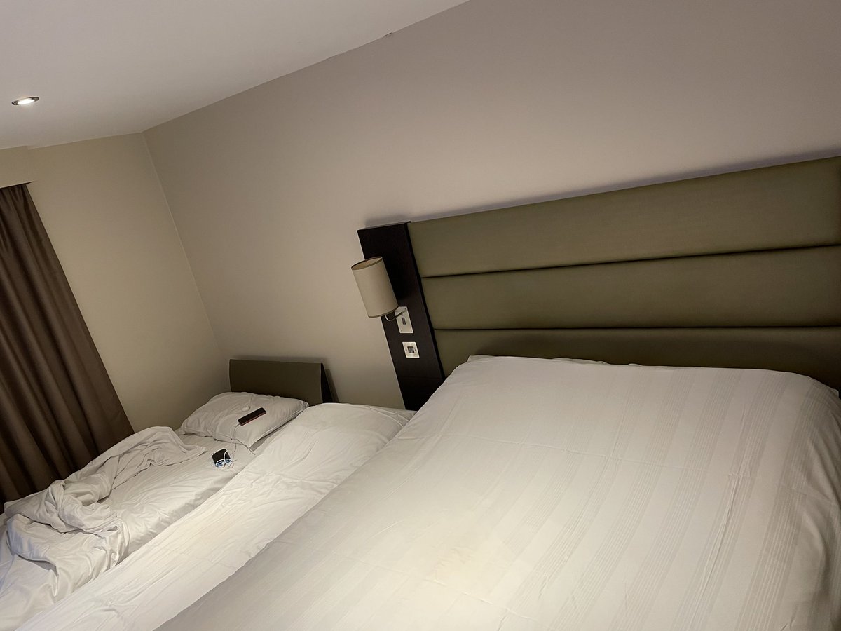 aaronmcfaul's tweet photo. @premierinn £114 for a family room! You can’t even walk up the sides of the beds to get into them. Disgrace https://t.co/e3EzhZKNbf