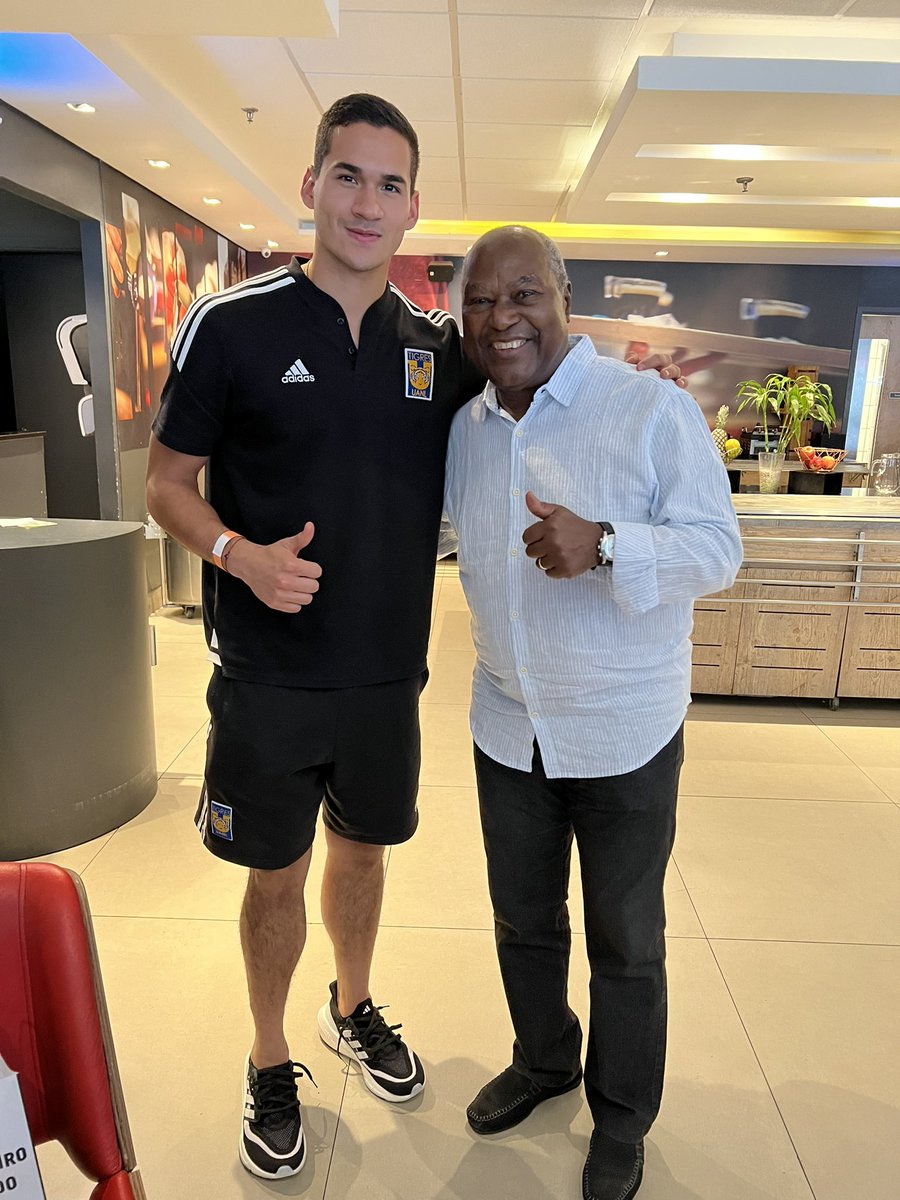 Américo jonas “Edu”
Leyenda viviente de Brasil🇧🇷 y mis <a href="/TigresOficial/">Club Tigres 🐯</a> 😍🐯 
Campeón del mundo en 1970 y 1974 🏆🙌🏼