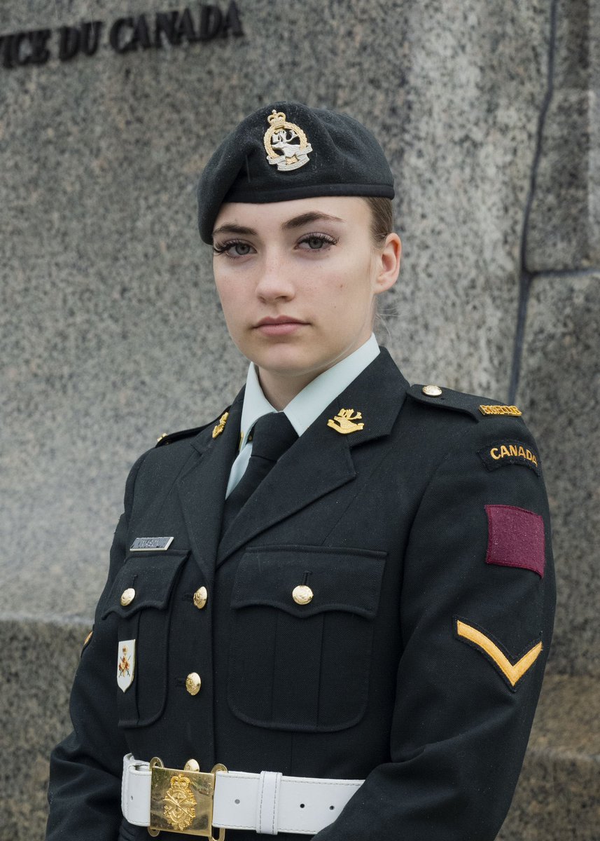 Private Alyssa Mason, 1st Battalion, is currently standing guard at the National War Memorial and Tomb of the Unknown Soldier in @ottawacity as part of the CF National Sentry  Program. Thank you for your service! https://t.co/OlAArIUc5h