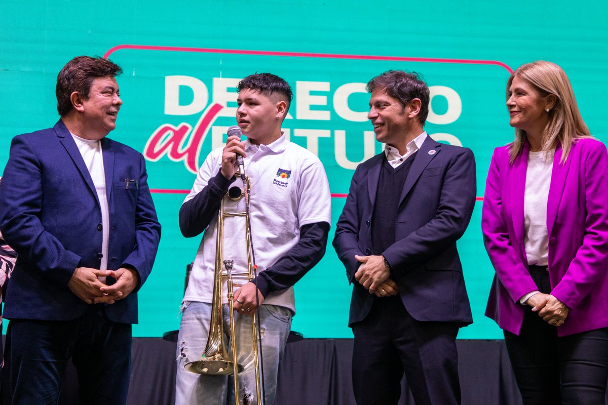 FerEspinozaOK's tweet photo. Entregamos 1.200 instrumentos e insumos musicales destinados a 11 Orquestas, escuelas y 4 Coros del distrito, junto a @Kicillofok, @magariovero y la Fundación Banco Provincia.

Fomentamos los espacios de desarrollo y contención generados a través de la música.

#SiempreConVos❤️ https://t.co/PNnEXIzgr1