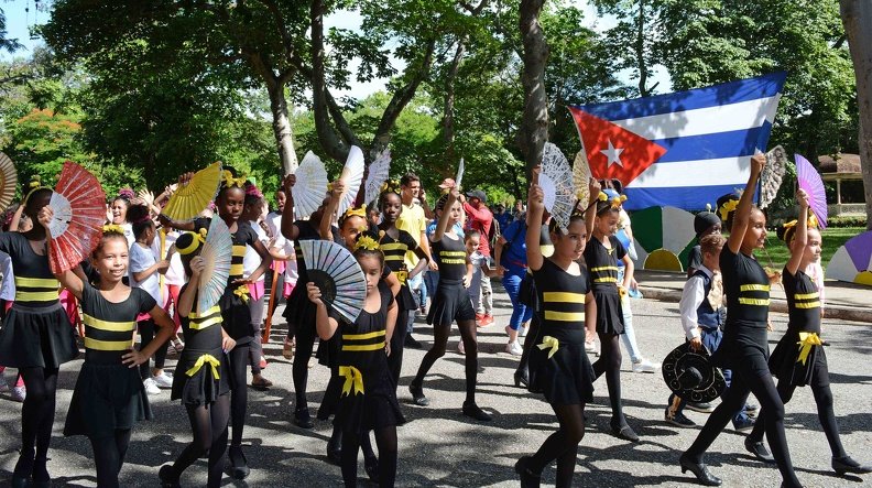 A lo largo y ancho de toda #Cuba, los barrios son el principal escenario para marcar y sentir el ritmo de este verano hasta el próximo 2 de septiembre.  Disfrutemos en familia de las opciones recreativas este #VeranoConAmor💗
#ConTodosLaVictoria
#DefendiendoCuba🇨🇺💪❤️