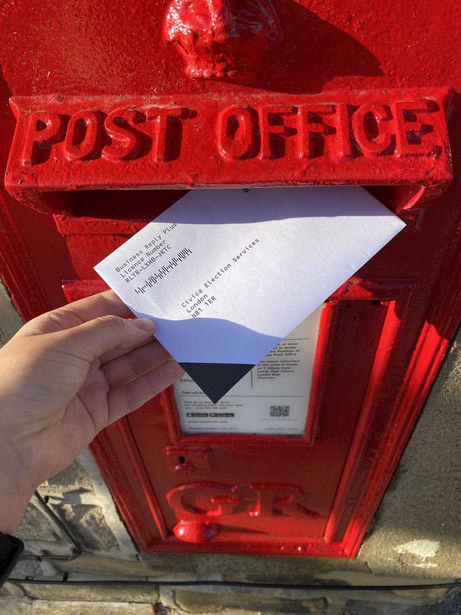 KellyLSugden's tweet photo. Quite frankly, @SteveBarclay and @RishiSunak are a joke. I am voting, yet again, for full pay restoration. Please come to the table with a meaningful offer. @BMA_JuniorDocs @BMAYorkshireJDC #juniordoctors #JuniorDoctorsStrike #fullpayrestoration #bma #oneprofession #retention https://t.co/C0ZjLJ0Ok6