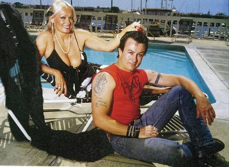 Mamie Van Doren and Lee Ving wish you a happy National Swimming Pool Day.

Photograph: Found online, but I remember it was featured in a coffee table photograph book about L.A. (of which I can't remember). https://t.co/NQ5ujXmHoz