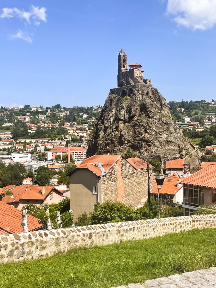 Regis College tweet media