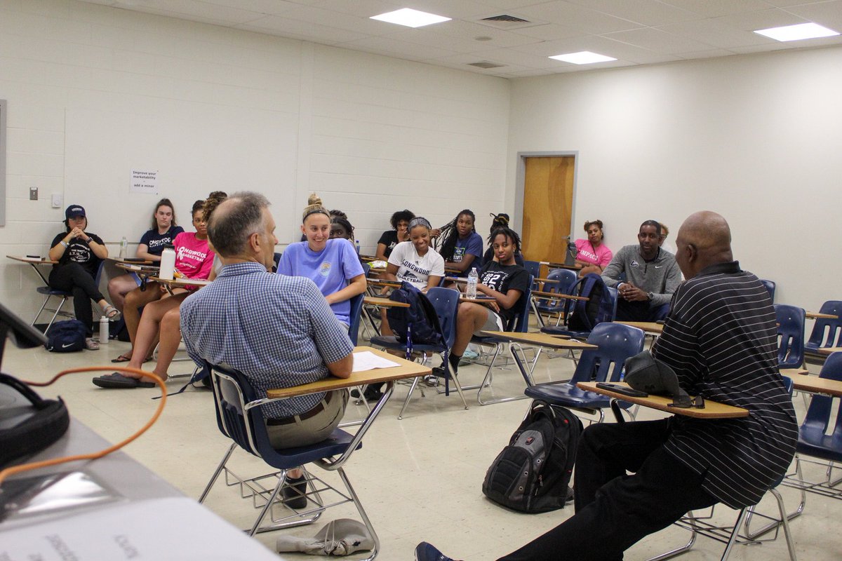 LongwoodWBB's tweet photo. Today we had the privilege of speaking with Randy Johnson ‘82, former @LongwoodMBB player and teammate of NBA legend Jerome Kersey!

#HorsePower || #TheRightSTUPH https://t.co/Uy3fmQW3C4