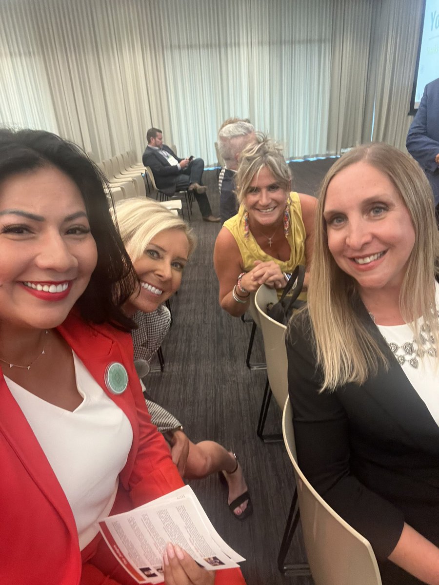 alexandria_rios's tweet photo. Team #SafeSip from @MundeleinFinest! #incubators
Watch live!
https://t.co/Ky3Q0fITTn https://t.co/pGip052p81