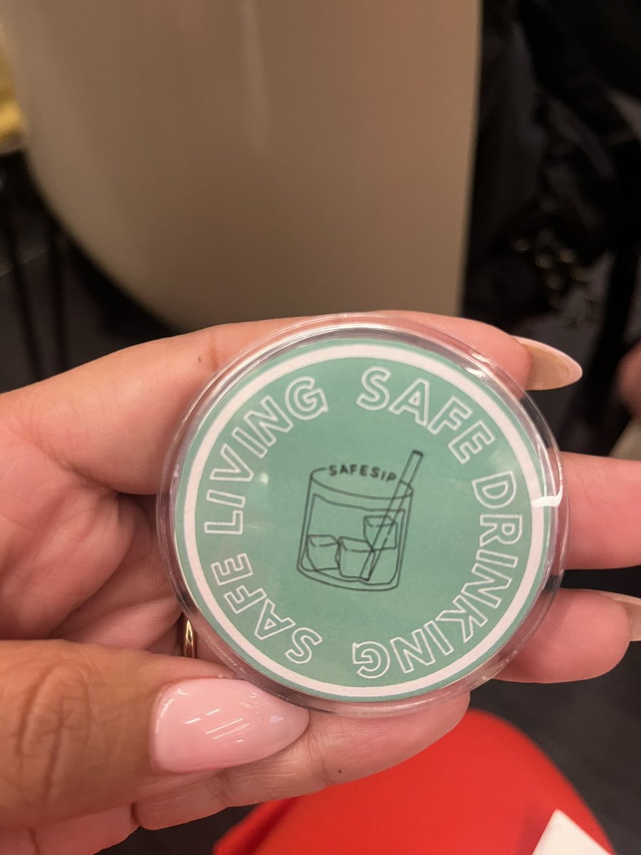 alexandria_rios's tweet photo. Team #SafeSip from @MundeleinFinest! #incubators
Watch live!
https://t.co/Ky3Q0fITTn https://t.co/pGip052p81