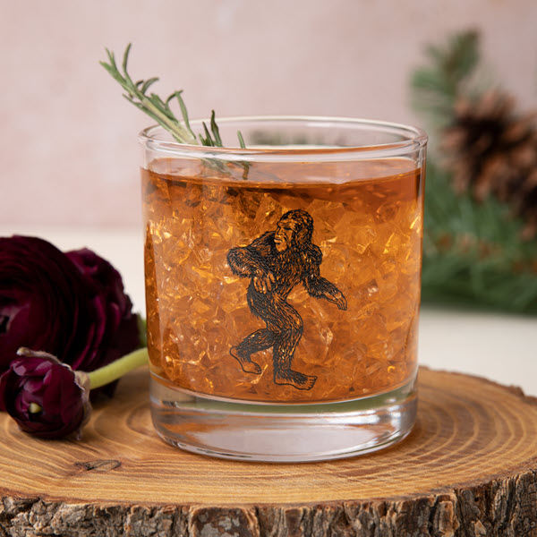 Smart_Retailer's tweet image. 𝗣𝗿𝗼𝗱𝘂𝗰𝘁 𝗼𝗳 𝘁𝗵𝗲 𝗗𝗮𝘆
𝗖𝗼𝘂𝗻𝘁𝗲𝗿 𝗖𝗼𝘂𝘁𝘂𝗿𝗲
These Bigfoot Whiskey Glasses are sure to be the life of any party.
rfr.bz/t6exu6p
 #giftshop #gifts #giftideas #giftstore
