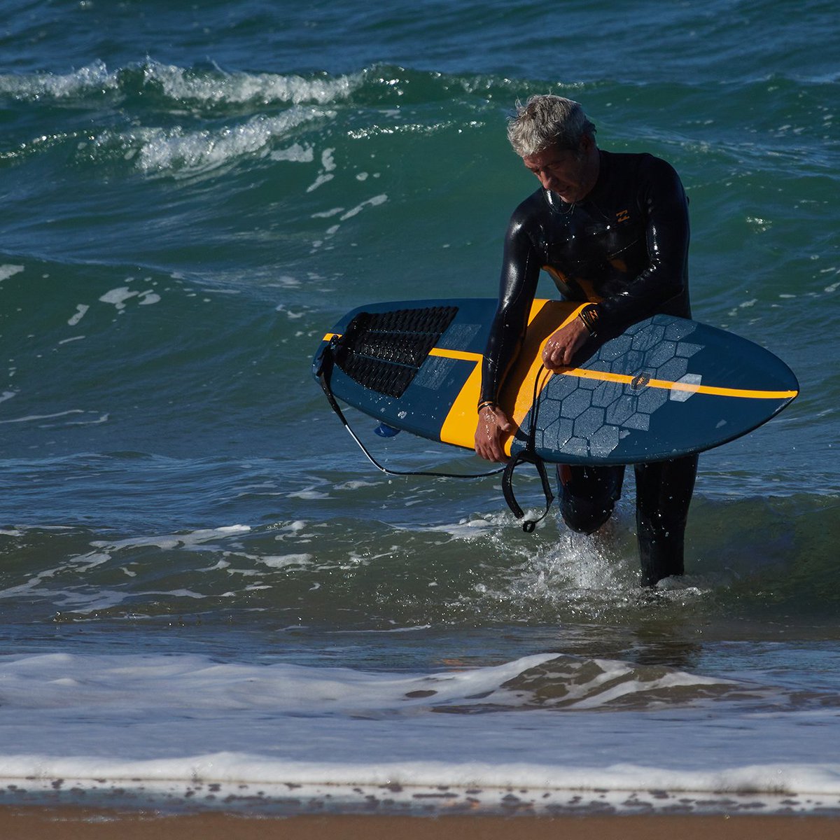 vanderwaalgrip's tweet photo. Martim ending a surf session with clean and fresh board #OceanDeservesBetter #EcoWaveChasers #OceanRevival #SurfingSustainability #Waveguardians #Sustainasurf #RideResponsibly #GreenerTides #OceanMinded #surfbrand #surfboards #surfers #surfing #FrontGrip #ecosurf #surftraction https://t.co/2SdLRkhSfQ