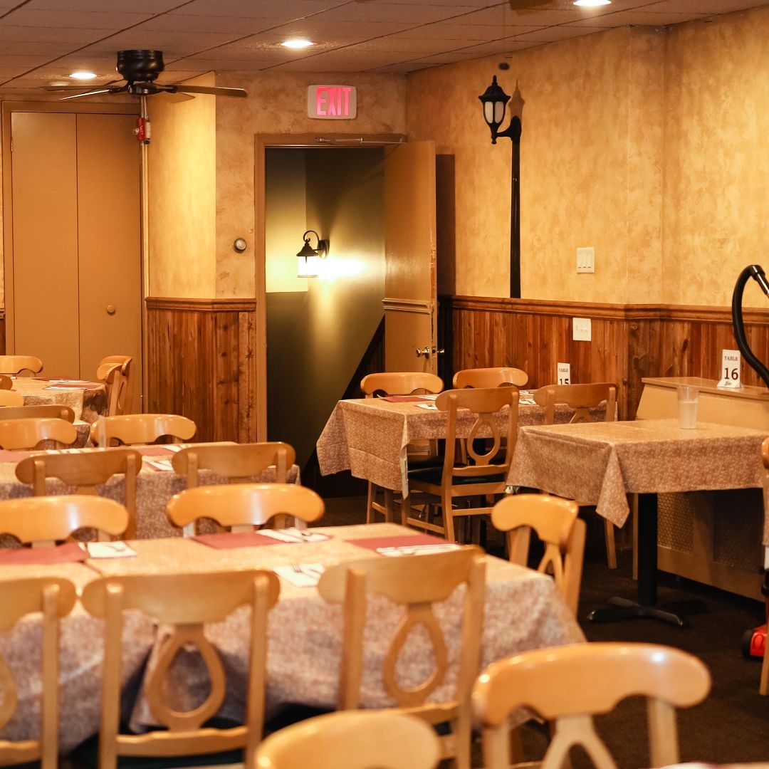 FedericisNJ's tweet photo. Since 1921, we've been perfecting our craft and bringing joy to the taste buds of our loyal customers. From our award-winning thin crust pizza to our cozy atmosphere, every detail reflects our dedication to quality. Join us for an unforgettable dining experience! https://t.co/epMHLcZzuE