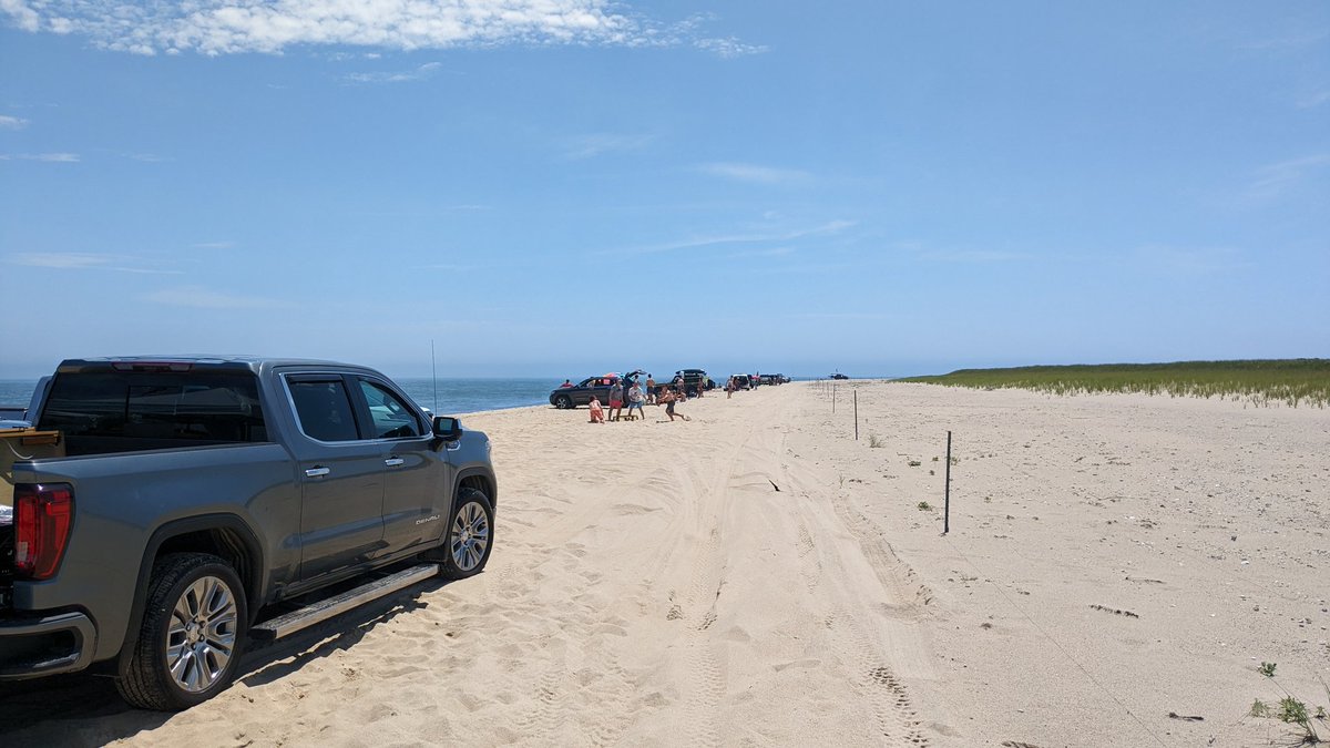 TheTrusteesMV's tweet image. #beachupdatesMV Friendly reminder that all OSV trails end at the Jetties. Driving north of the Jetties is a violation of our Order of Conditions which could result in shutting down all OSV.  If you see something, say something to a ranger! Let&apos;s all continue to enjoy the beach!