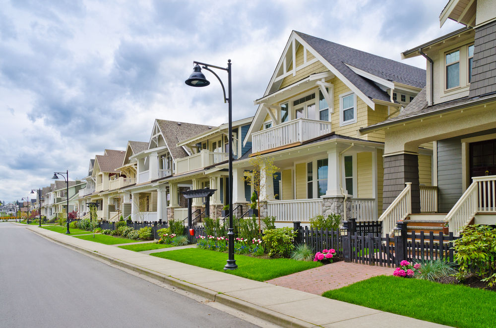 soldlisa's tweet photo. Consider which is more important to you: having a tightly-knit community or having a big yard?  According to HouseLogic, deciding factors generally include kids and their ages, pets, and proximity to a park. In fact, having a nearby park can add at... https://t.co/6xQfTju5Lv https://t.co/f8m0Me089y