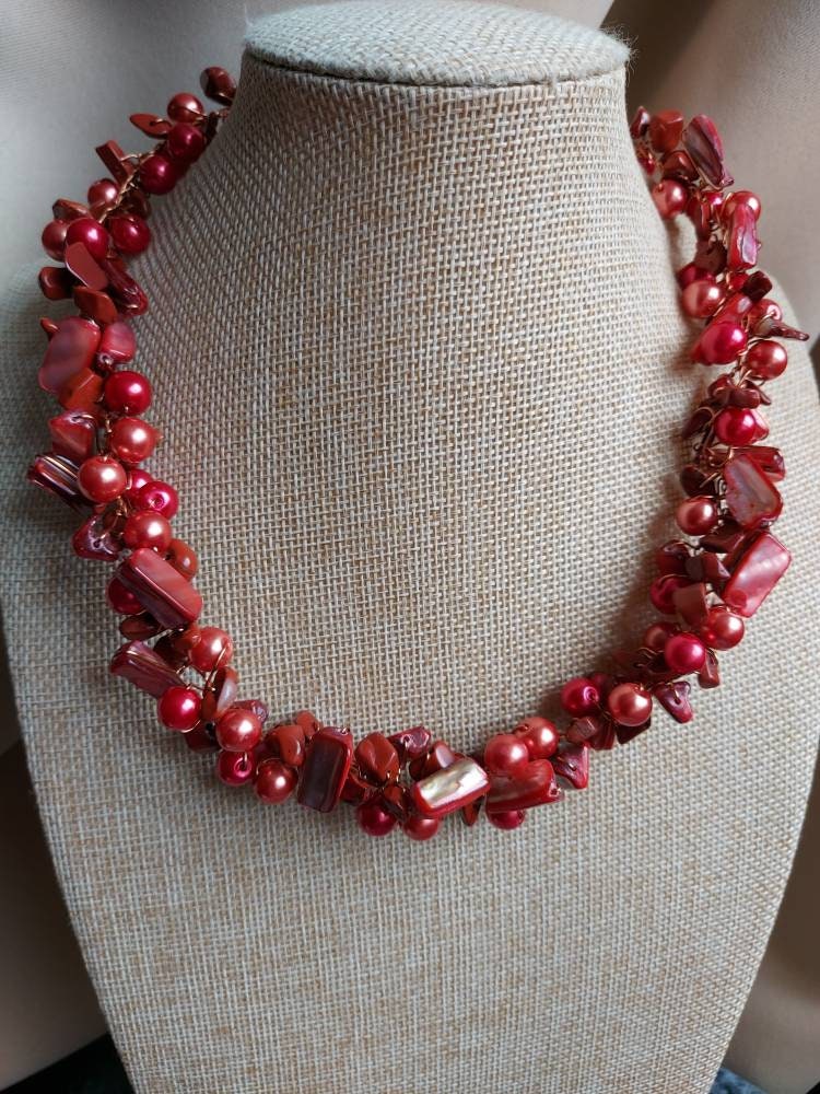 RzlStores's tweet photo. https://t.co/ek0sbIkRNC

Funky punky deep red mixed bead handmade clustered necklace.  Only 1 made. Truly original design, made &amp; sold by me. Perfect for #WeddingJewellery #PromNecklace #EtsyJewelry #Jewellery #Fashion #Accessories #GiftForHer. 
Free UK Delivery. Gift bagged. https://t.co/oSRHdEwT4h