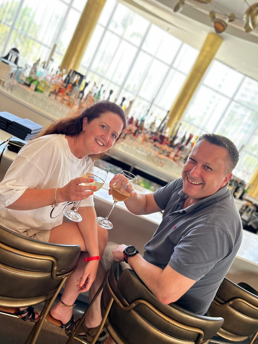 Great to share a drink with the real boss of ⁦<a href="/DFKUKI/">DFK UK & Ireland</a>⁩ whilst in Miami on the ⁦<a href="/DFK_Intl/">DFK International</a>⁩ conference