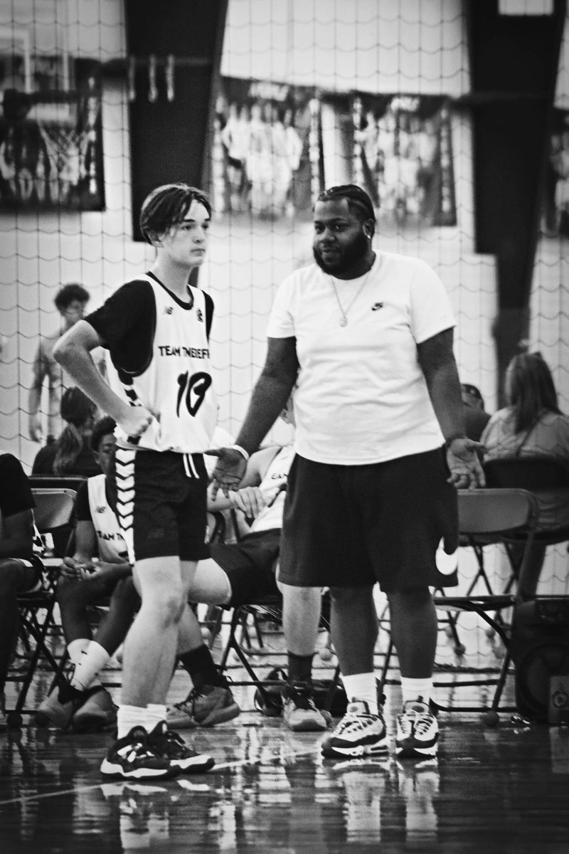 _CoachAD_'s tweet photo. 🏁I'M teaching from EXPERIENCE, I want MY boys to be better than I was. I want them to be GREAT! #BYBD 🏁 https://t.co/AqwB0nGoQP