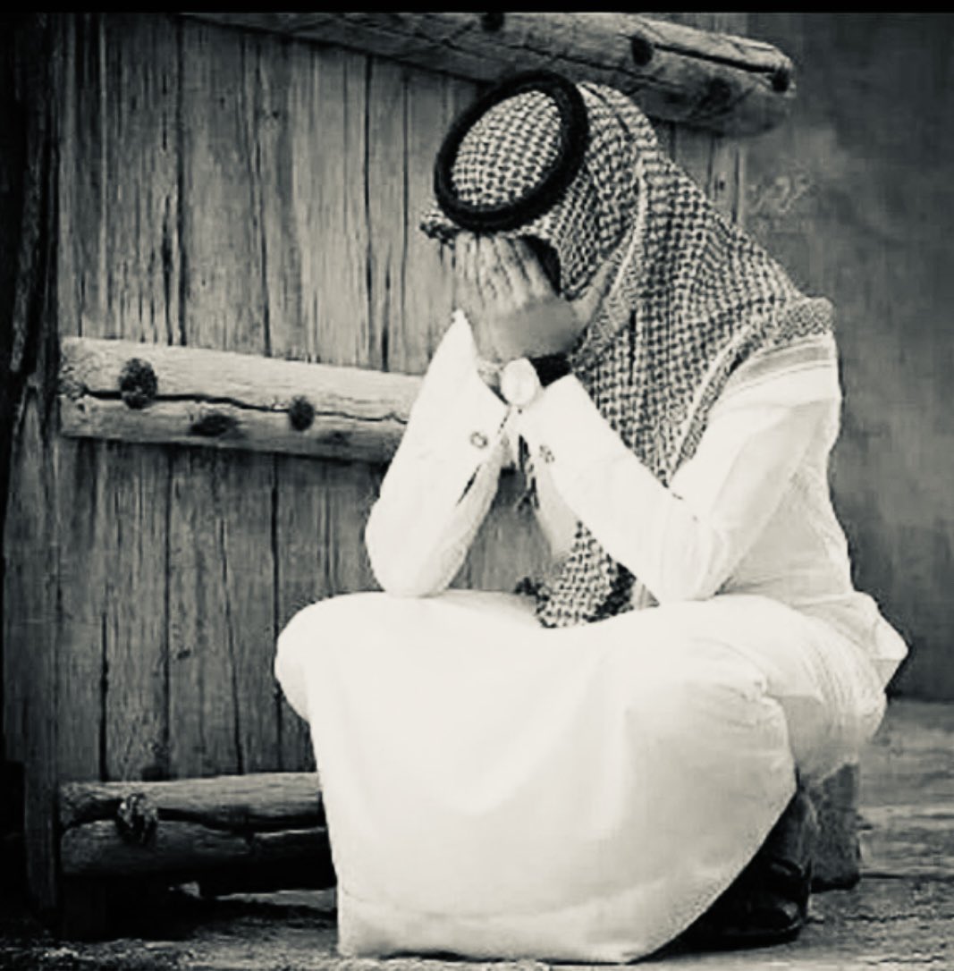 #جمر_الوداع 

#أيقظهـا_الحنـين 
تـاهَ الحنـينُ وأقبـلت
تـزفُّـني لهـا وأحكمت
تعتـاد قـلبي وأقفـلت
تجتاحُ عيـني وأسـرفت
تتنـاولُ جنوني وأرفقـت
تثـأرُ لقلبهـا منّي وعاقـبت
تبتسـمُ لي غنجـاً وأخجلـت
تجـودُ بـ حسنهـا وتـراقصـت
تقـتربُ مـني وبـ الحـبّ عانقـت

… آواه

#ظمـآي_أنتِ