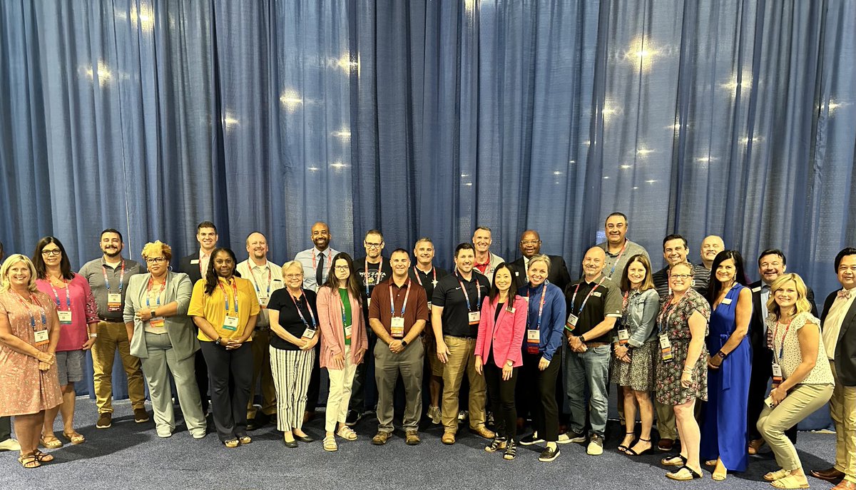 DrKDArmstrong's tweet photo. Awesome to get all the Middle School @NAESP Conference goers together for a mash-up chat. Big things in store. 👊🏾 https://t.co/RWmFLlyOLE