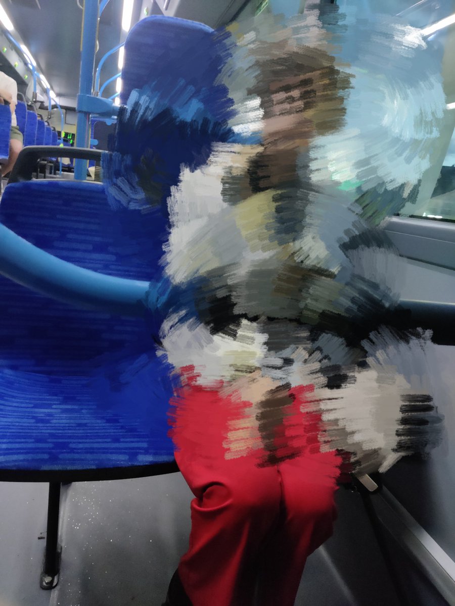 JarkkoD's tweet image. Tarkkailkaa ihmisiä lähellänne.

Hyppäsin illalla bussin kyytiin alkupysäkiltä. Kyydissä oli jo vanha nainen. Outoa. Menin juttelemaan. Ei vastausta häneltä. Soitto 112. Vanhus oli kateissa. Nyt oikeassa suunnassa onneksi ♥️ kiitos myös @HelsinkiPoliisi