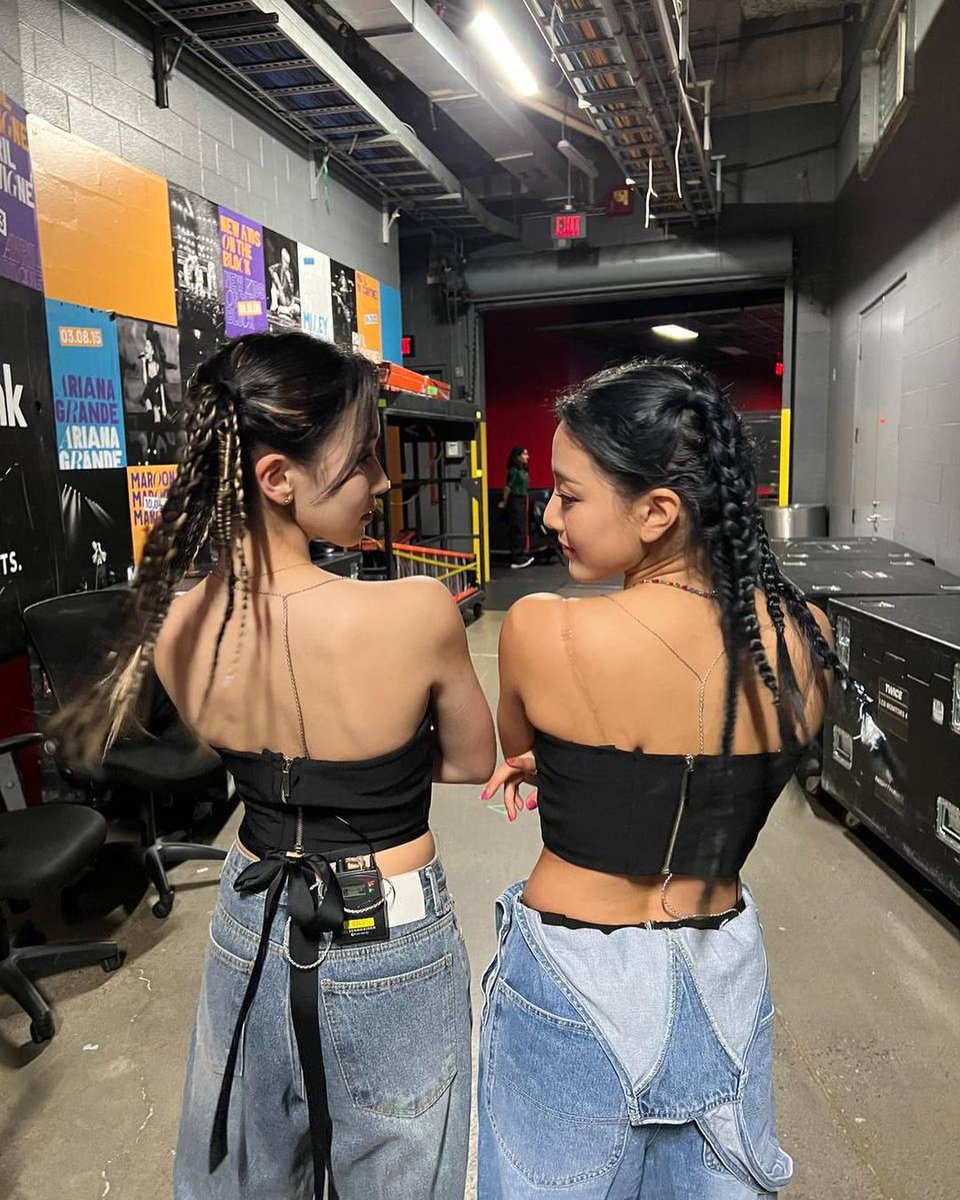 zyozzio's tweet photo. Up to some twinning agenda with my babe, @myopui. https://t.co/XjS1XmLq0k