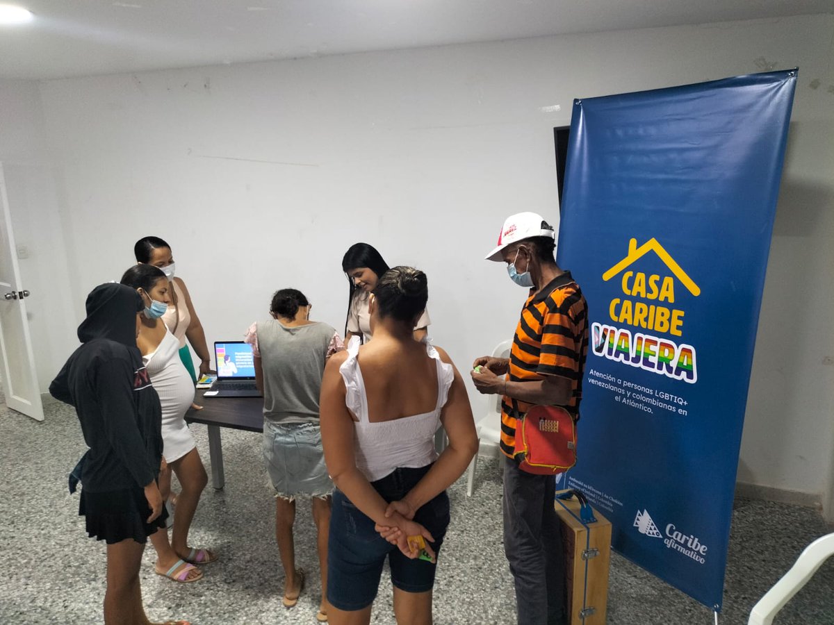 Caribeafirmativ's tweet image. 🏳️‍🌈En #Sabanalarga estuvimos realizando el primer taller dirigido a personas venezolanas y colombianas LGBTIQ+, donde hablamos de la feminización de la migración y resaltamos la importancia de enfoques diferenciales hacia mujeres que se van de sus hogares por distintos motivos.